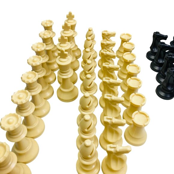 Huge Lot of 128 Replacement Chess Pieces Lightweight Plastic 1.75" to 3" tall - Picture 5 of 7
